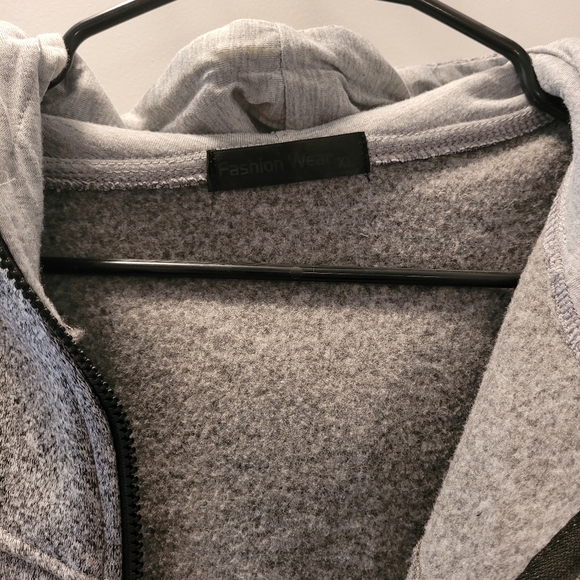 Jaguar grey hoodie size xl (fits like a size large) - Picture 3 of 3